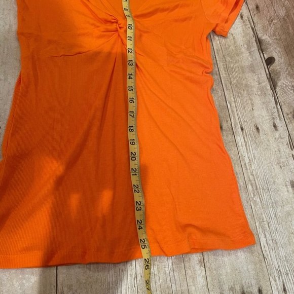 NWT Express Sexy Basic Tee Size Large - Picture 5 of 6